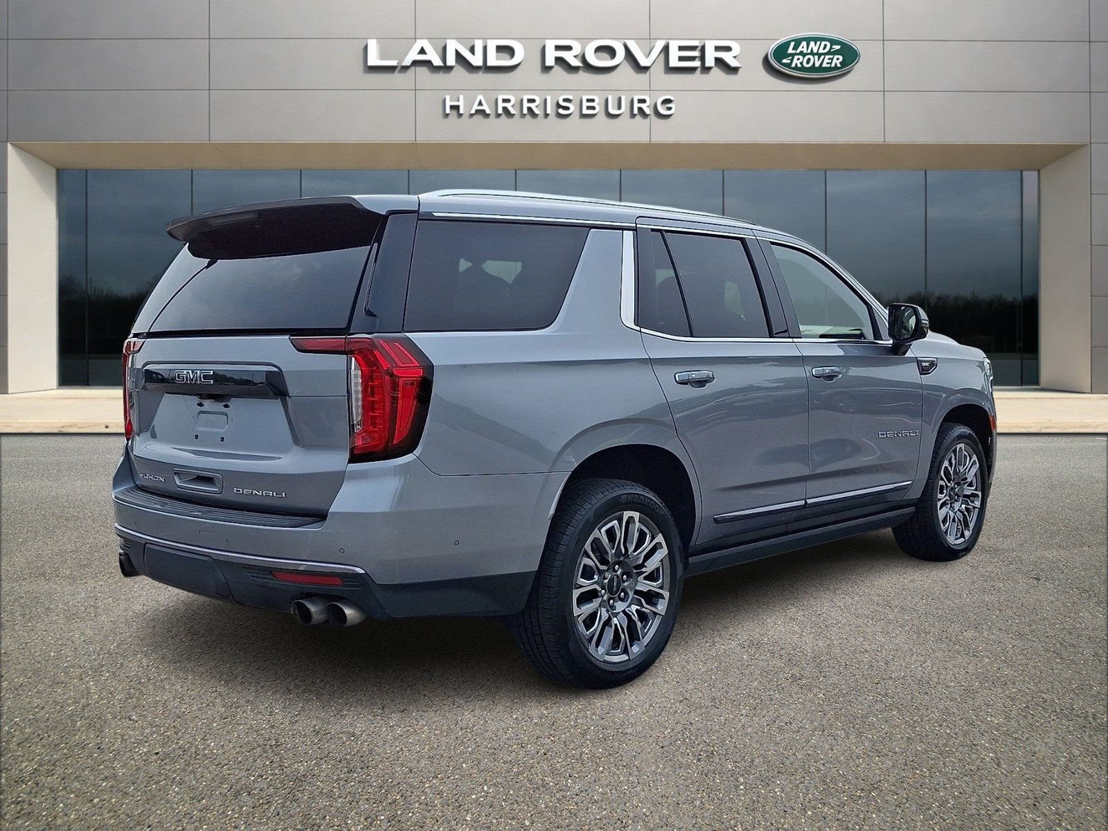 Used 2023 GMC Yukon Denali Ultimate AWD/4WD image 4