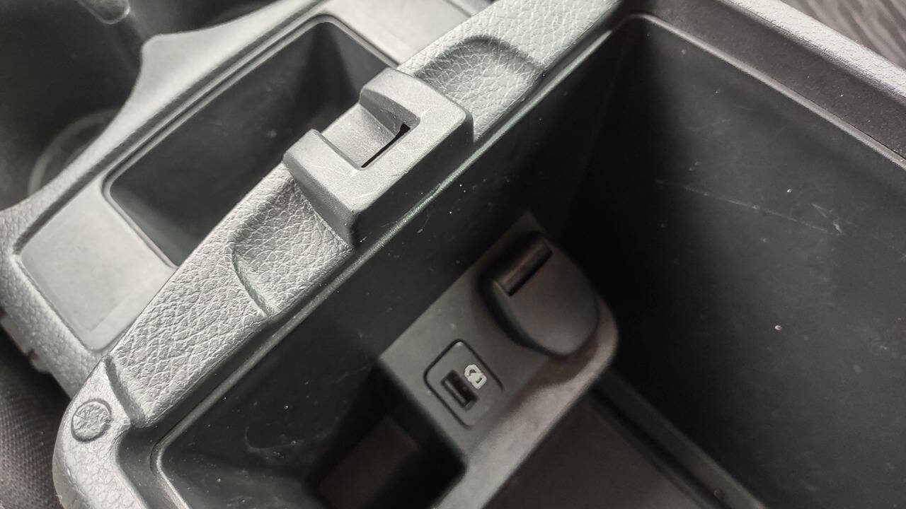 Used 2020 Nissan Rogue S FWD image 25