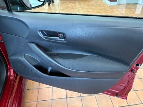 Used 2022 Toyota Corolla LE image 19