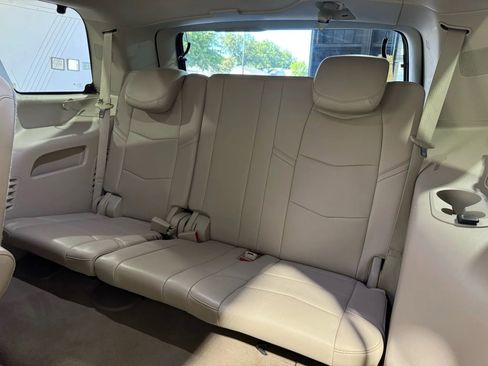 Used 2015 Cadillac Escalade Luxury image 11