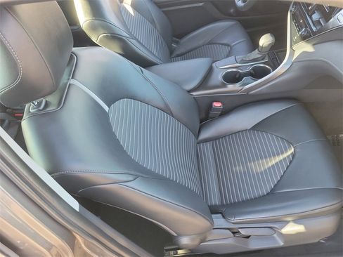 Used 2021 Toyota Camry SE image 17