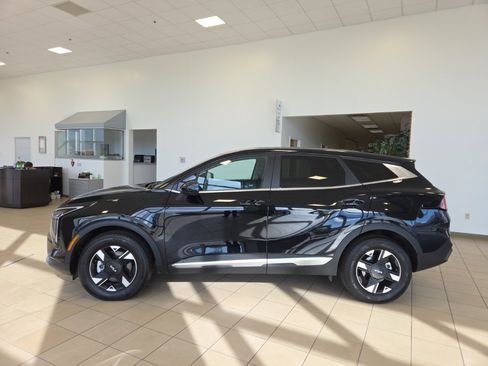 Used 2026 Kia Sportage LX image 2