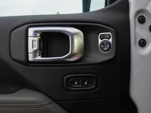 New 2026 Jeep Gladiator Mojave image 11