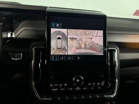 Used 2025 GMC Yukon XL Denali image 19