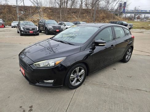 Used 2016 Ford Focus SE image 3