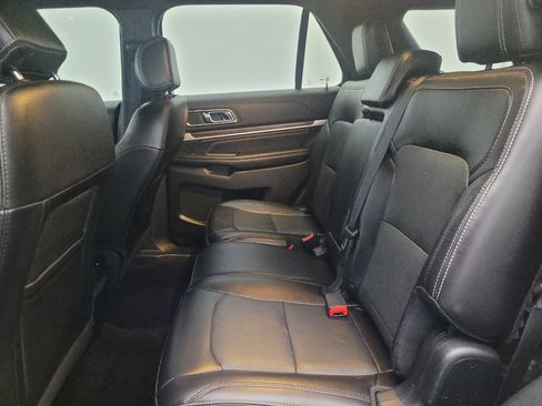 Used 2017 Ford Explorer Limited image 18