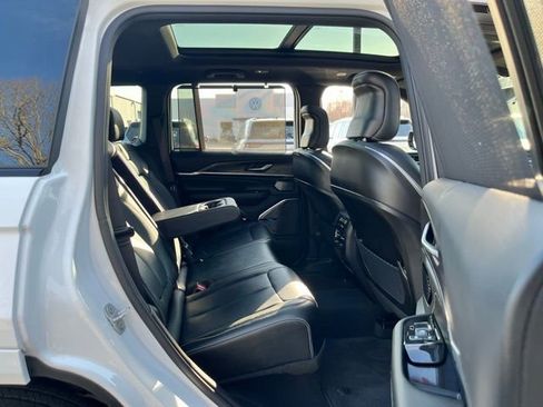 Used 2023 Jeep Grand Cherokee Overland w/ Luxury Tech Group IV image 24
