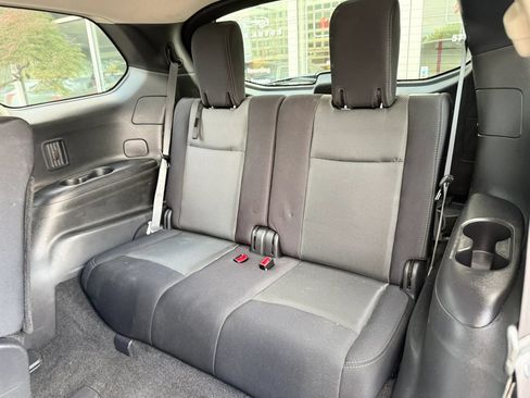 Used 2018 Nissan Pathfinder SV AWD/4WD image 29