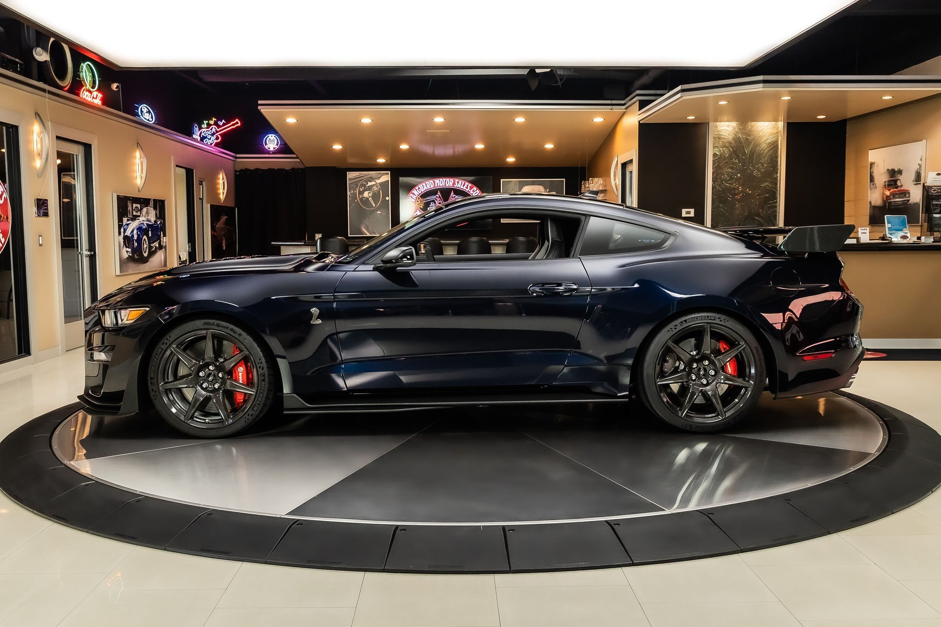 Used 2021 Ford Mustang Shelby GT500 w/ Carbon Fiber Track Pack RWD image 17