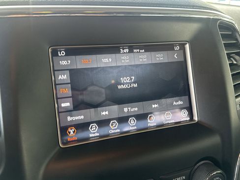 Used 2019 Jeep Grand Cherokee Laredo image 12