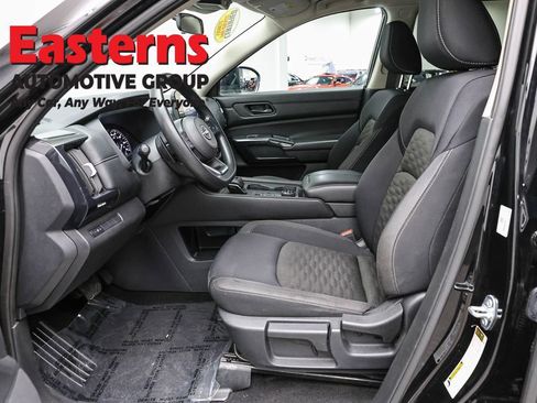 Used 2024 Nissan Pathfinder S AWD/4WD image 14
