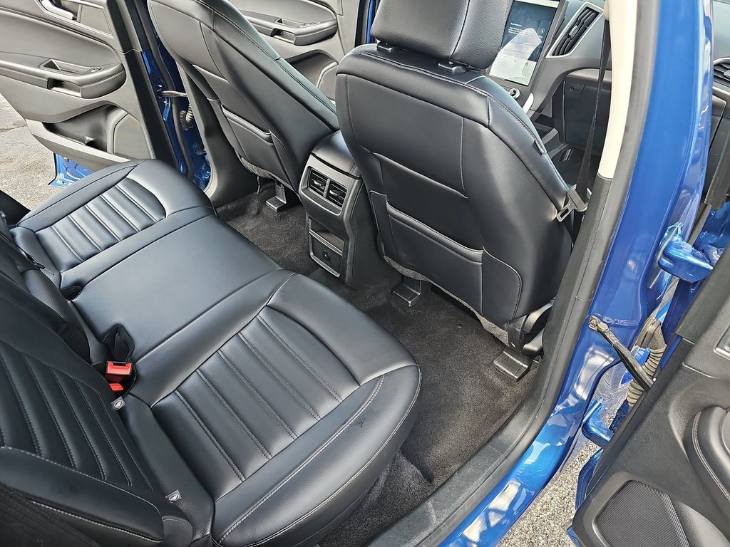 Used 2024 Ford Edge SEL AWD/4WD image 11