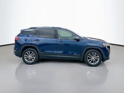 Used 2022 GMC Terrain SLT w/ Infotainment Package II FWD image 8