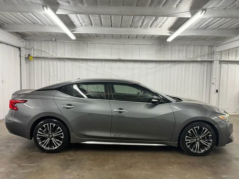 Used 2017 Nissan Maxima 3.5 SV w/ Dynamic Package FWD image 3
