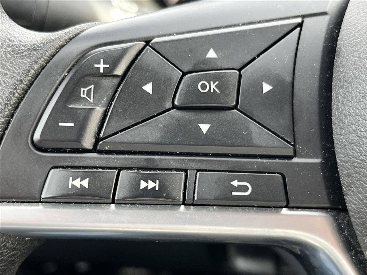 Used 2025 Nissan Altima 2.5 SV FWD image 22