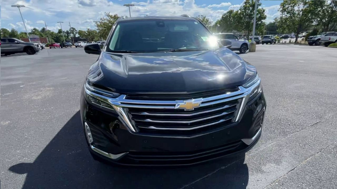 Used 2024 Chevrolet Equinox Premier FWD image 3