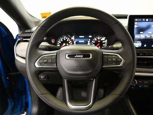 Used 2024 Jeep Compass Latitude image 4