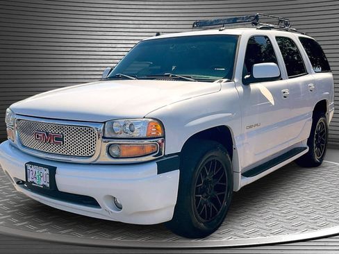 Used 2005 GMC Yukon Denali AWD/4WD image 3