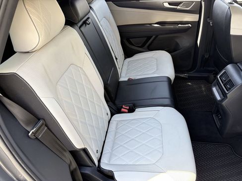 Used 2025 Volkswagen Atlas Cross Sport SEL Premium R-Line AWD/4WD image 13