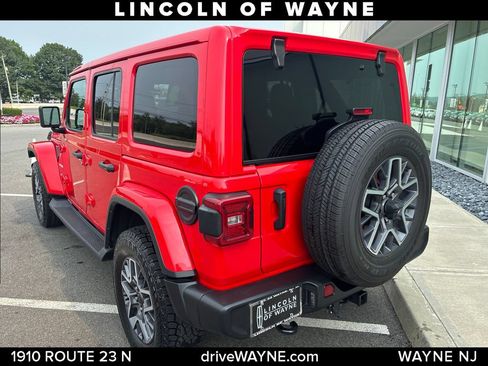 Used 2024 Jeep Wrangler Unlimited Sahara AWD/4WD image 3