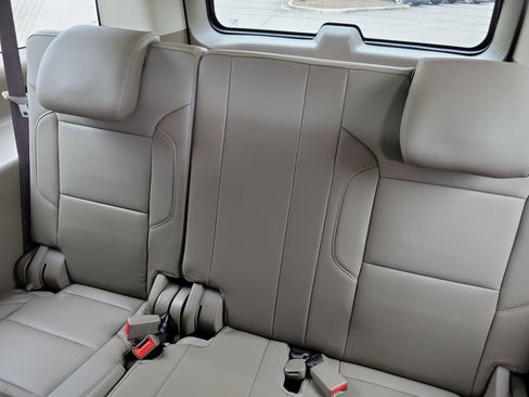 Used 2017 GMC Yukon XL SLT w/ Open Road Package image 8