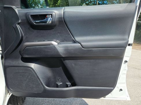 Used 2021 Toyota Tacoma TRD Off-Road w/ Technology Package AWD/4WD image 29