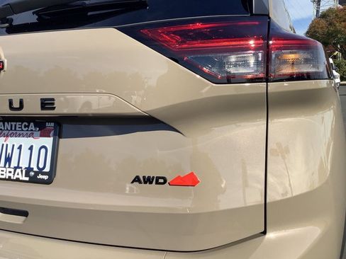 Used 2025 Nissan Rogue SV image 42