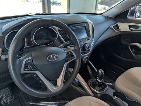 Used 2012 Hyundai Veloster FWD image 10