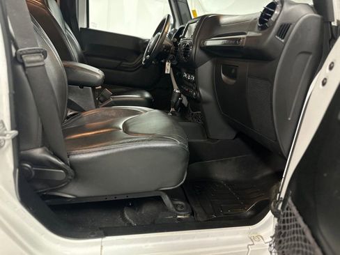 Used 2017 Jeep Wrangler Unlimited Sahara image 19