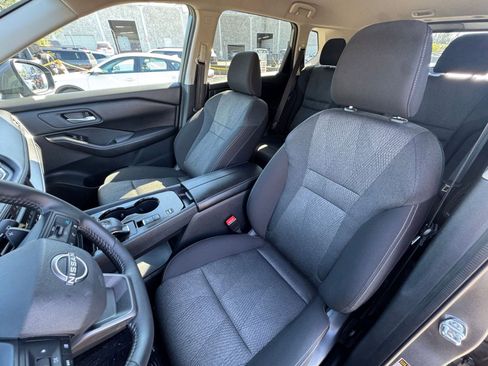 Used 2025 Nissan Rogue SV image 38