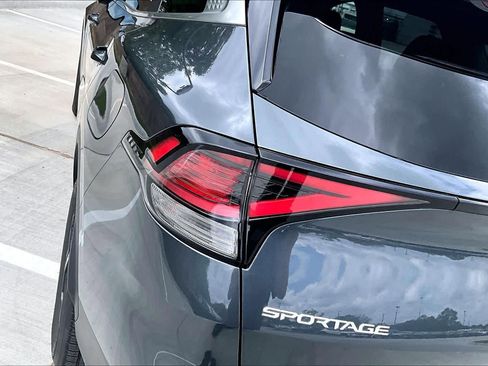 Certified 2025 Kia Sportage LX image 28