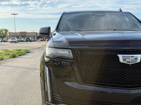 Used 2022 Cadillac Escalade Sport Platinum AWD/4WD image 6