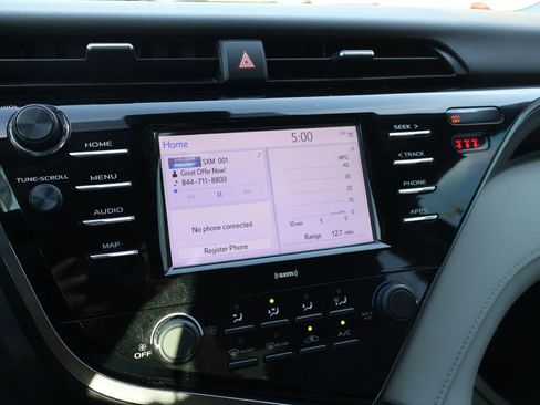 Used 2020 Toyota Camry LE image 23