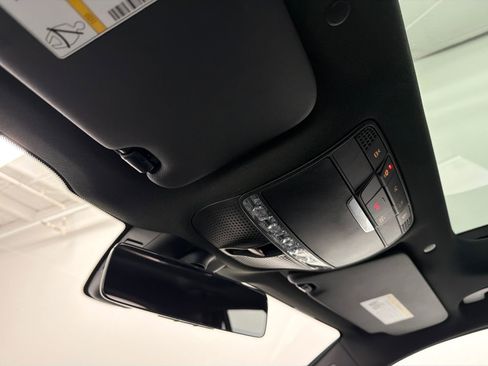 Used 2021 Mercedes-Benz GLC 300 4MATIC image 25