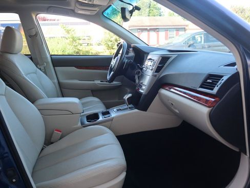 Used 2011 Subaru Outback 2.5i Limited w/ PWR Moonroof Pkg AWD/4WD image 34