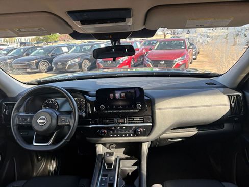 Used 2025 Nissan Pathfinder SV image 36