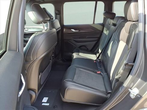 New 2025 Jeep Grand Cherokee Altitude AWD/4WD image 9