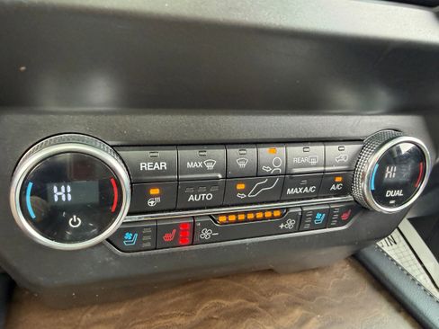 Used 2019 Ford Expedition Platinum AWD/4WD image 21