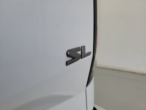Used 2024 Nissan Frontier SL w/ Technology Package RWD image 8