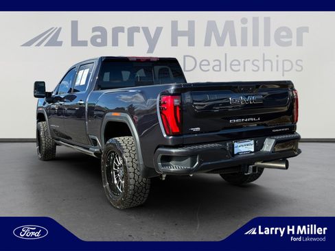 Used 2024 GMC Sierra 2500 Denali Ultimate image 3