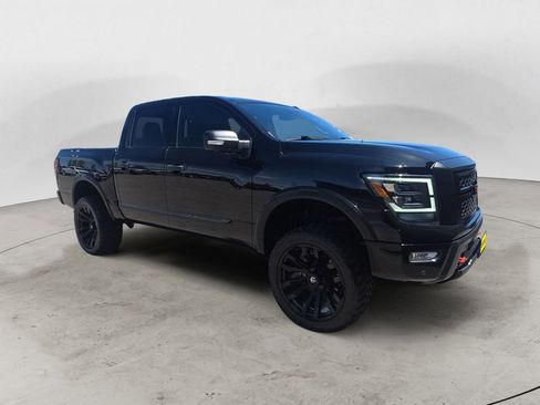 Used 2021 Nissan Titan PRO-4X w/ Pro-4x Convenience Package AWD/4WD image 7