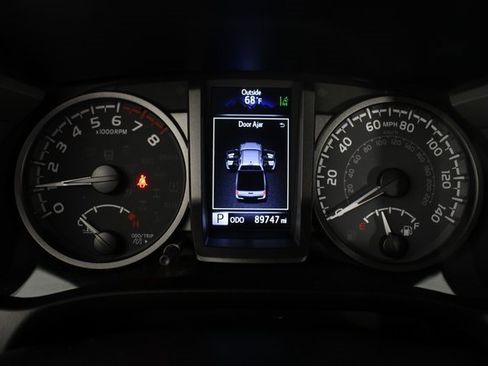 Used 2022 Toyota Tacoma TRD Off-Road image 11