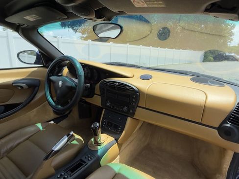Used 2001 Porsche Boxster RWD image 17