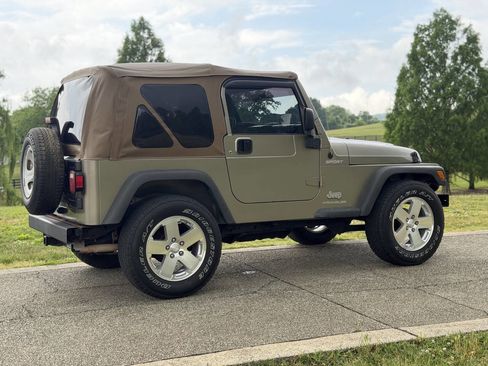 Used 2004 Jeep Wrangler 4WD w/ Dual Top Group image 23