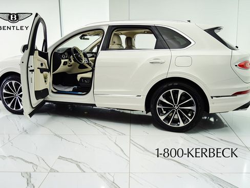 Certified 2023 Bentley Bentayga Plug-In Hybrid AWD/4WD image 6