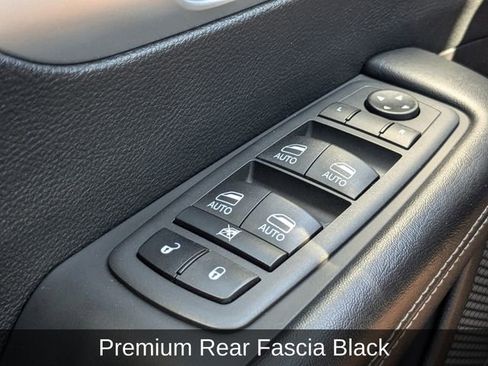 Used 2021 Chrysler Pacifica Touring-L w/ Uconnect Theater Family Group image 27