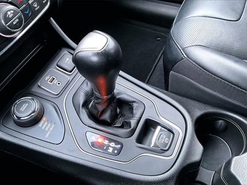 Certified 2022 Jeep Cherokee Latitude Lux image 29