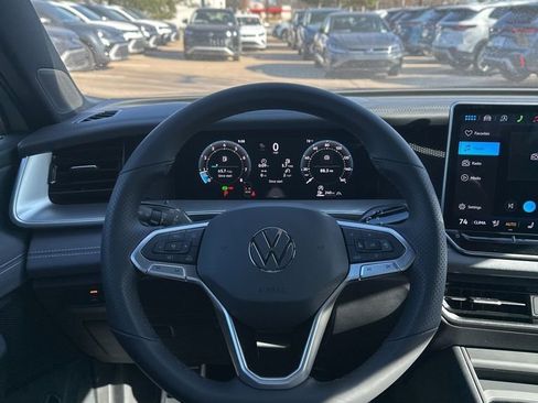 New 2026 Volkswagen Tiguan SE R-Line AWD/4WD image 9