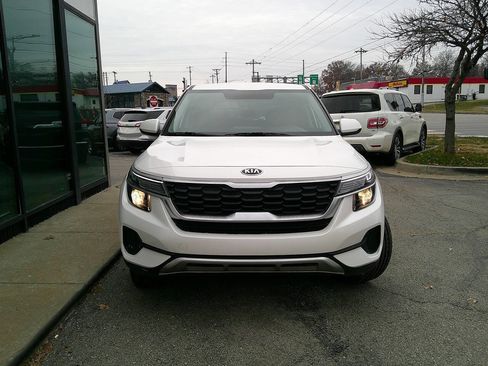 Used 2021 Kia Seltos LX image 3