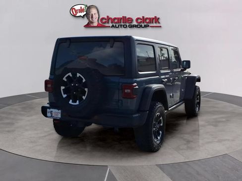 Used 2025 Jeep Wrangler Unlimited Rubicon AWD/4WD image 6